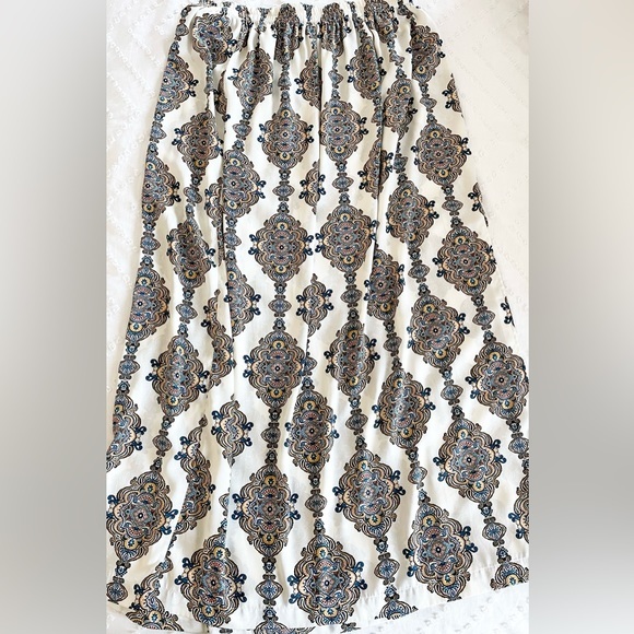 H&M Dresses & Skirts - H&M Maxi Skirt Paisley Pattern Cream Navy Size Large Navy Side Slit